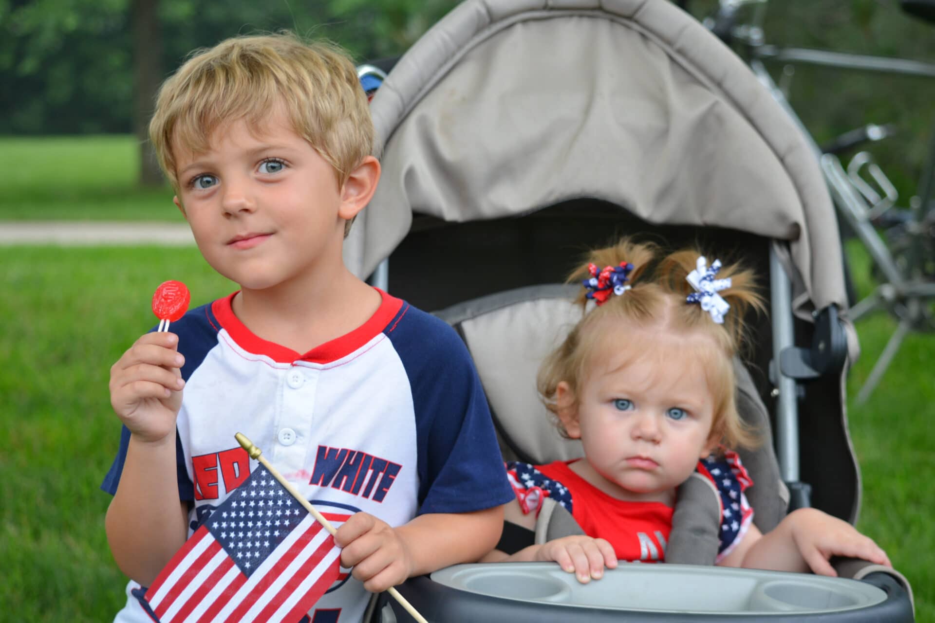 4th of July in Marshall - Kids with American Flag
